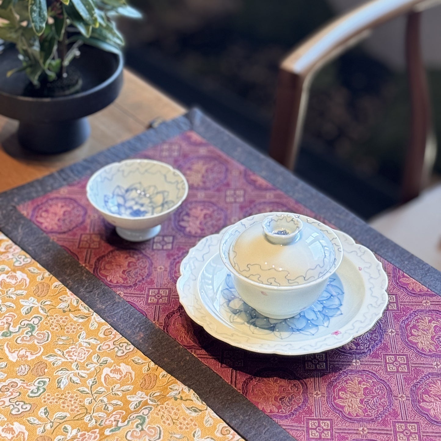 Qing-style Lotus-decorated Porcelain